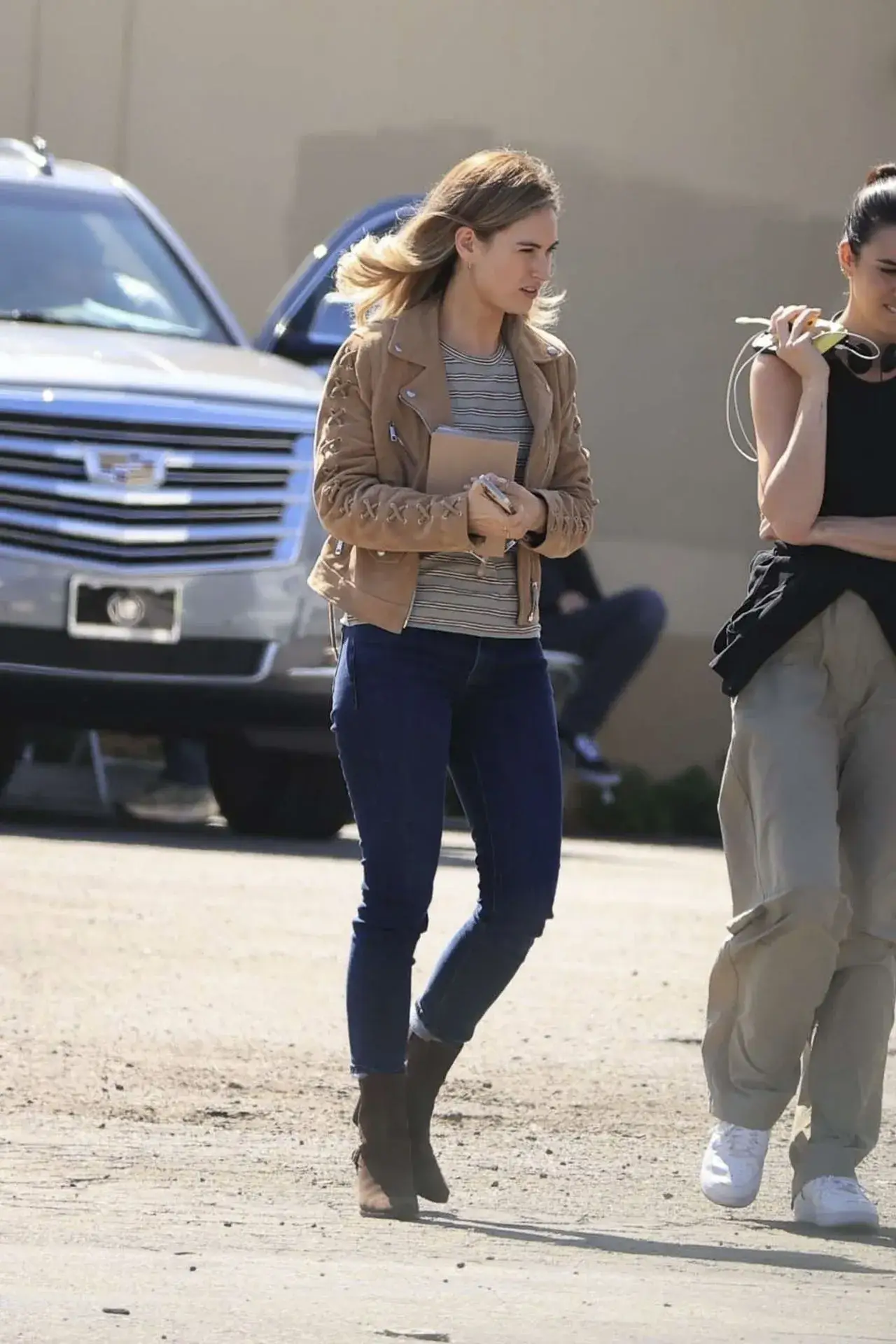 LILY JAMES STILLS ON SET IN LA CONTINUING HER WORK ON THE FILM SWIPED 6